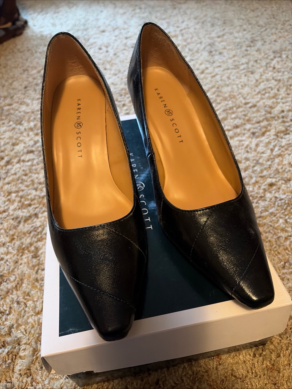Karen Scott Women's Black Leather Pointed-Toe Pumps 8 1/2 medium